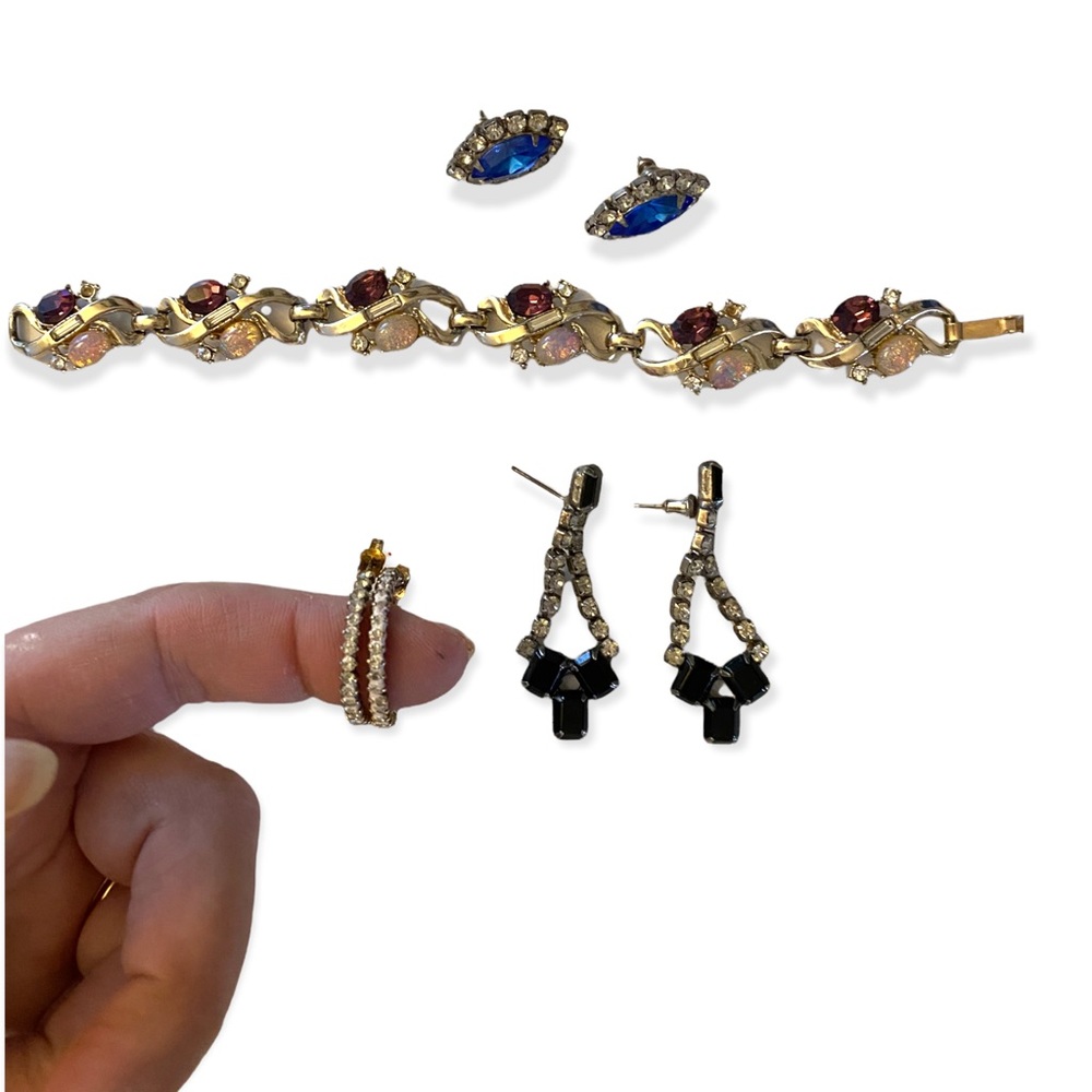 Lot of vintage costume jewelry